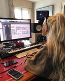 Ariana in computerd.jpg (209 KB)