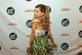 455009295 ariana-grande-2013