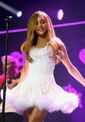 31f01169d5e601bfa9f389b33888bdb2--ariana-grande-kiss-ariana-grande-images