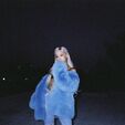 ArianaGrandeBlueIG25-4