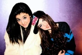 LizandAriana old.jpg (35 KB)