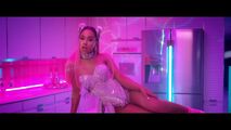 Ariana Grande - 7 Rings - Screencaptures (89)