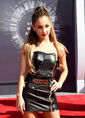 Ariana Grande at MTV VMAs 2014 red carpet (27)