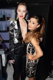 Iggy&ArianaEMAs.jpg