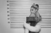 Ariana Grande Tracklist photoshoot (18)