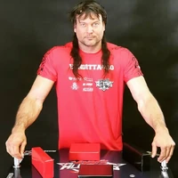 Devon Larratt Arm Wrestling Wiki Fandom 'popeye' arm wrestling champ has the biggest forearms you've ever seen meet jeff dabe, a minnesota native with pieces of skin and muscle attached to his elbows the size of small countries that he claims are actually his forearms. devon larratt arm wrestling wiki fandom