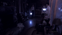 3x01 The Cabin Show (69)