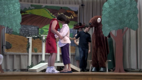 Steve Holt and Maeby kiss in "Bringing Up Buster"