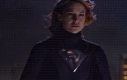 Her looking down on the Waverider (1x02)
