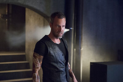 Arrow-season-4-restoration-jr-bourne