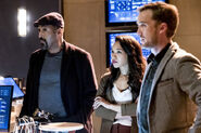 18.The Flash The Wrath of Savitar Joe, Iris et Julian