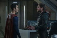 9.Supergirl-Crisis On Infinte Earths-Superman et Oliver