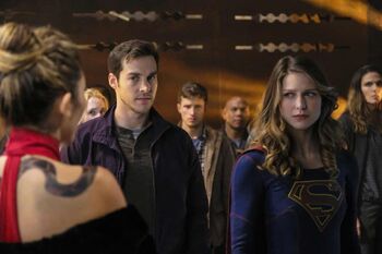 10.Supergirl supergirl-lives Supergirl, Mon-El, Roulette & prisonniers