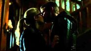 Arrow 2x23 DELETED OLICITY KISS SCENE VOSTFR