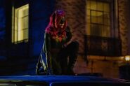 7.Arrow-elseworlds-part2-Batwoman