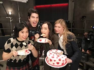 Anniversaire sur le plateau (et première image de Mona !)