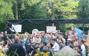 Manifestation contre L-Corp (3.05)