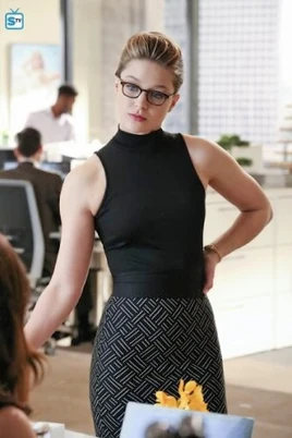 3.supergirl.falling.Kara