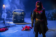 26.Arrow-elseworlds-part2-Batwoman