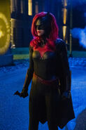 27.Arrow-elseworlds-part2-Batwoman