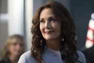 Présidente Olivia Marsdin (Lynda Carter)