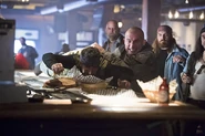 9.legends-of-tomorrow-pilot-stills-surf 1.01 LOT.jpg (200 kio)