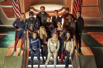 12.Supergirl-Crisis On Infinte Earths-Supergirl, ATOM, Batoman, Oliver, Mia, Superman, Lois, J'onn, Brainy, Alex, Sara, Flash et Harbinger