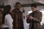 14.The Flash Marathon Iris, Diggle et Barry.jpg (1,94 Mio)