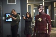 11.The Flash.Eleven-Fifty-Nine Joe, Iris et Flash