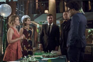 8.Arrow Missing Felicity, Thea, Oliver, Diggle et Curtis