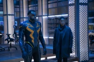2.Black Lightning 4.05 Black Lightning et Lynn.jpg (400 kio)