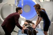 4.The-Flash-Untouchable-Barry, Caitlin et Iris