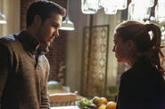 10-Supergirl-we-can-be-heroes Mon-El et Kara