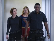 1.supergirl-strange-visitor-episode-team.jpg (196 kio)