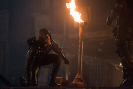2.legends-of-tomorrow-star-city-2046-amell