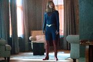 2.Supergirl-Blurred Lines-Supergirl