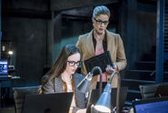 6.Arrow Checkmate Felicity et membre d'Helix