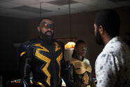 5.Black Lightning 1x15 Black Lightning, Thunder et Lala