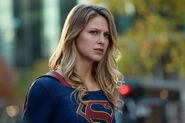 2.Arrow-elseworlds-part2-Supergirl