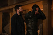 14.Arrow-Living Proof-Tommy et Oliver