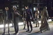 19.legends-of-tomorrow-pilot-stills-card 1.01.jpg (249 kio)