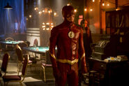 11.The Flash-Harry and the Harrisons-Caitlin et Flash