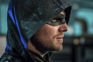 6.arrow-episode-unchained-amell