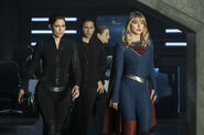 3.Supergirl-Crisis On Infinte Earths-Alex, Brainy et Supergirl
