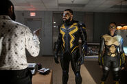 6.Black Lightning 1x15 Black Lightning, Thunder et Lala