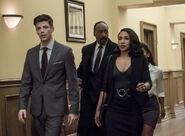 10.The Flash The Trial of The Flash Barry Allen, Joe West et Iris West-Allen