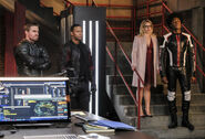 8.Arrow-All for Nothing-Oliver, Diggle, Felicity & Curtis