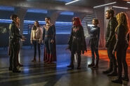 6.Supergirl-Crisis On Infinte Earths-Supergirl, Alex, Lois, Superman, Batwoman, Harbinger, Mia et Oliver