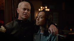 Damien passando tempo com Nora