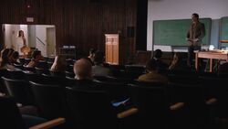 Ray como profesor en una de sus clases.